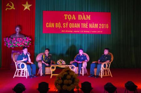 Tọa đàm “Cán bộ, sĩ quan trẻ sắt son niềm tin với Đảng, xứng danh Bộ đội Cụ Hồ”