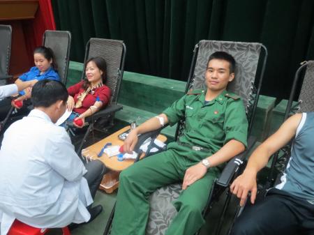 Tuổi trẻ Đồn BP Tam Quang sôi nổi tham gia hiến máu tình nguyện