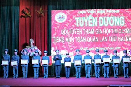 Tuyên dương đội tuyển tham gia Hội thi Olympic tiếng Anh toàn quân lần thứ 2