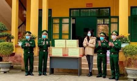 Hoa hậu Lương Thùy Linh tặng quà động viên cán bộ, chiến sĩ BĐBP trên biên giới Cao Bằng