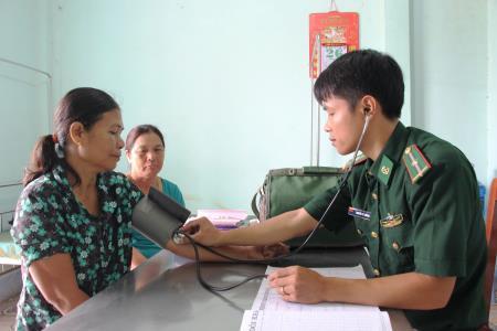 Giúp bà con Khmer ổn định cuộc sống