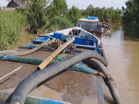 Xử phạt 2 phương tiện vận chuyển cát trái phép trên sông Cửa Đại