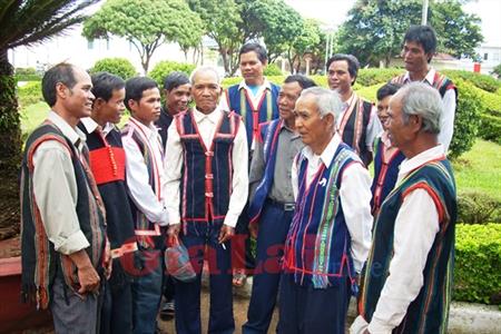 Cần có chính sách đặc thù trong đào tạo, bồi dưỡng, sử dụng cán bộ người dân tộc thiểu số