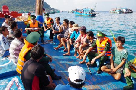 Ngư dân Bãi Thơm đoàn kết, giúp nhau vươn khơi bám biển
