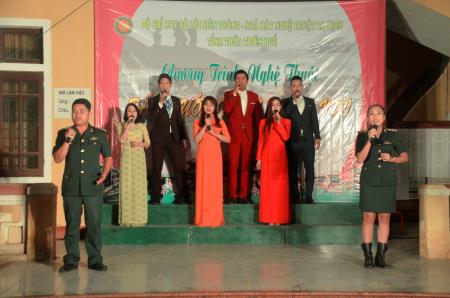 Giao lưu văn nghệ "Đất nước trọn niềm vui"