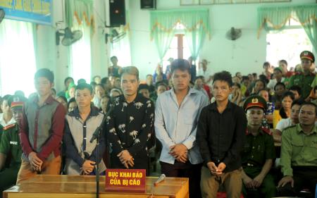Nhóm thợ săn lĩnh án tù vì giết động vật quý hiếm