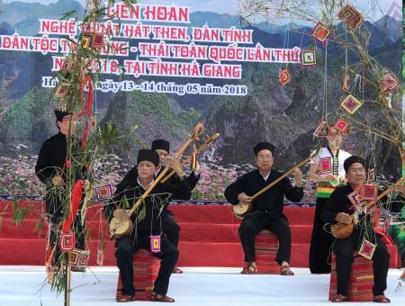 Lão nghệ nhân bền bỉ với tình yêu tính tẩu