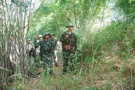 Quyện chặt vào nhau trong tình yêu biên giới