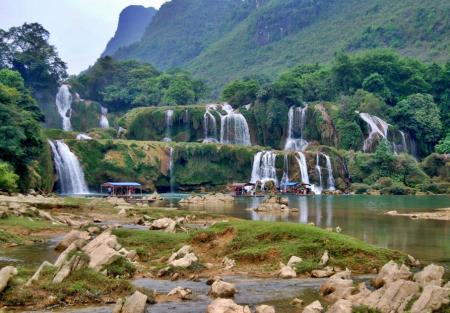 Khai thác du lịch song hành với bảo vệ an ninh biên giới
