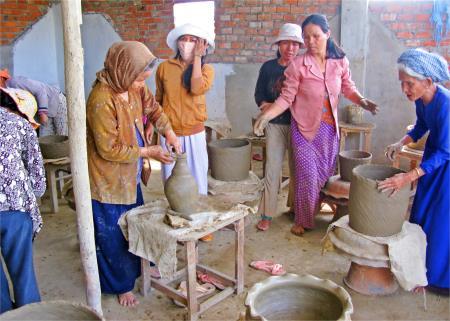 Làng gốm độc đáo của đồng bào dân tộc Chăm