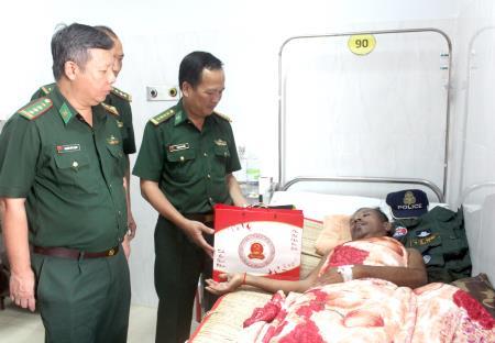 BĐBP Đắk Lắk cứu chữa 1 sĩ quan cảnh sát bảo vệ biên giới Campuchia bị viêm phổi nặng