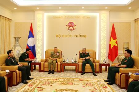 Lực lượng bảo vệ biên giới 3 nước chào xã giao lãnh đạo Bộ Quốc phòng Việt Nam