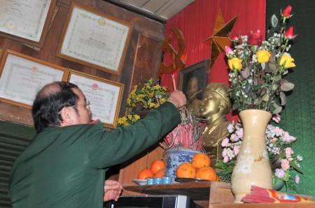 Tượng đài trong lòng dân
