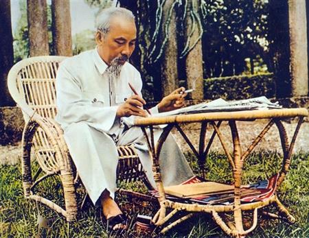 Những dự báo thiên tài của Bác Hồ qua thơ chúc Tết