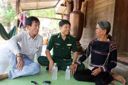 Người có uy tín là cầu nối quan trọng
