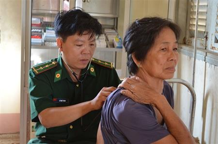 Thầy thuốc Biên phòng được dân tin yêu