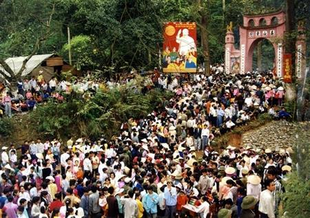Muôn dân hướng về nguồn cội