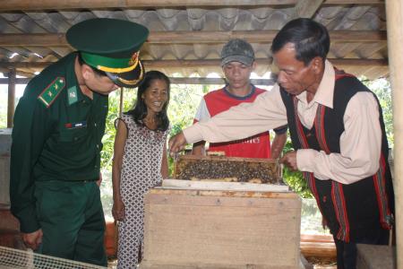 Người giữ lửa cho bản làng A Bung