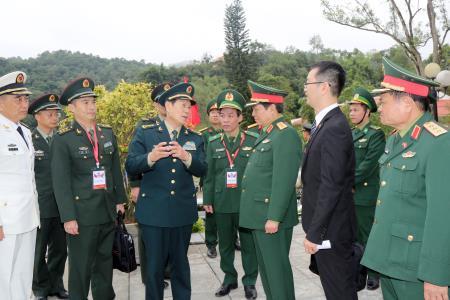 Bộ trưởng Bộ Quốc phòng Việt Nam và Bộ trưởng Bộ Quốc phòng Trung Quốc thăm Khu di tích Pác Bó