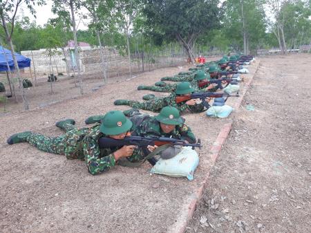 Tháng 4 trên thao trường huấn luyện chiến sĩ mới