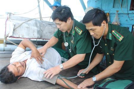 Khẩn trương tiến hành xác minh nguyên nhân tàu cá Bình Định bị chìm trên biển