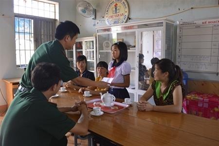 Tiếp sức trẻ em nghèo vững bước tới trường