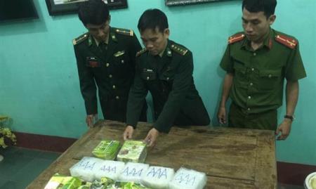 Quảng Trị: Phát hiện 7 gói nghi ma túy đá trôi dạt vào bờ biển