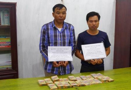 Rủ nhau đi buôn... tiền giả