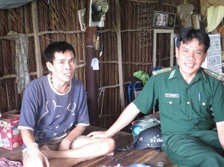 Nghĩa tình người lính quân hàm xanh