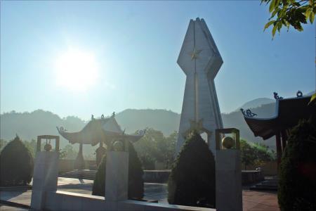 “Bông hoa đỏ” trên đỉnh thiêng Pò Hèn