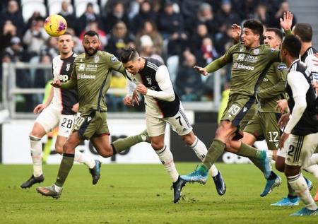 Juventus và Inter Milan cùng thắng đậm, C.Ronaldo lập hàng loạt kỷ lục
