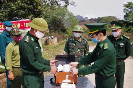 Kiểm tra các tổ chốt phòng, chống dịch Covid-19 trên tuyến biên giới Nghệ An
