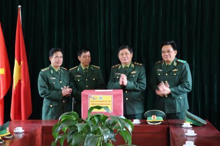 Bộ Tư lệnh BĐBP thăm, tặng quà các đồn Biên phòng tỉnh Điện Biên