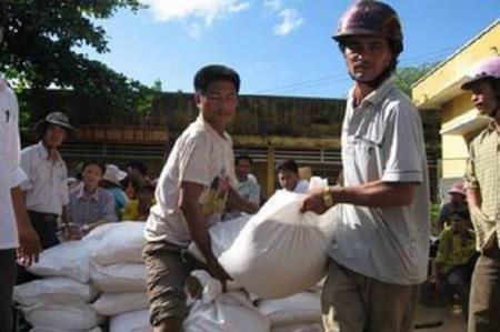 Hỗ trợ Quảng Bình 1.500 tấn gạo cứu trợ hộ dân vùng ngập lũ