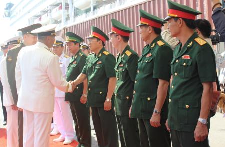 Tàu khu trục chống ngầm Hải quân Nga thăm Đà Nẵng