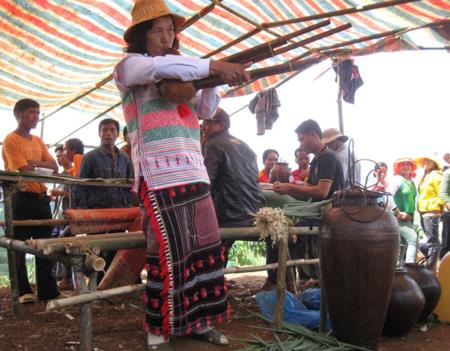 Linh thiêng lễ mừng lúa sinh trưởng