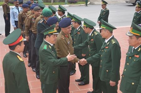 Đoàn cán bộ Học viện Chiến tranh Lục quân Ấn Độ thăm Học viện Biên phòng