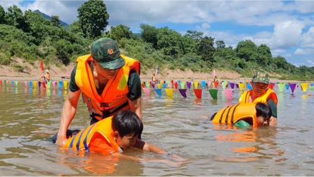 Nâng cao kỹ năng phòng, tránh tai nạn đuối nước dịp Hè cho trẻ em vùng biên