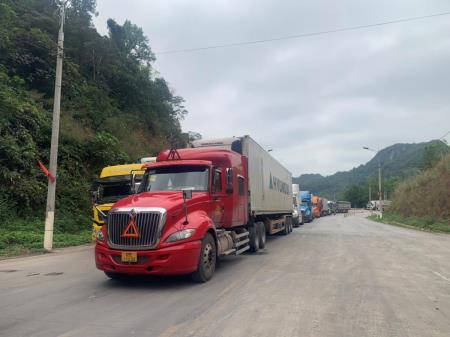 Gỡ rào cản, thúc đẩy xuất khẩu nông sản qua cửa khẩu Việt - Trung