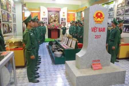 BĐBP Sơn La tổ chức học tập truyền thống cho chiến sĩ mới
