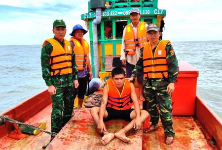 Cứu vớt kịp thời một người trôi dạt trên vùng biển tỉnh Cà Mau