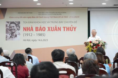 Nhà báo Xuân Thủy làm báo ở Nhà tù Sơn La