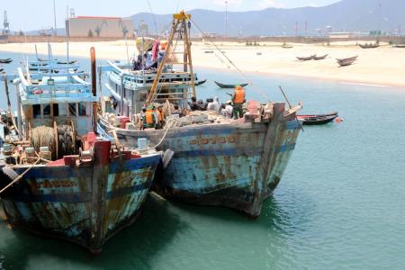 BĐBP Hà Tĩnh: Bắt giữ 4 tàu cá khai thác hải sản sai vùng quy định