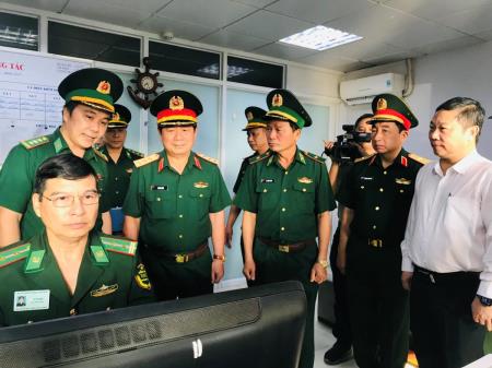 Thượng tướng Lê Huy Vịnh kiểm tra công tác cải cách thủ tục hành chính tại BĐBP thành phố Hồ Chí Minh