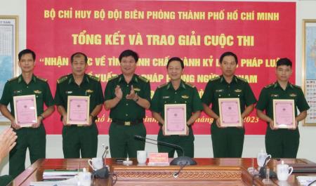Quyết tâm đẩy lùi tình trạng vi phạm kỷ luật, pháp luật trong đơn vị