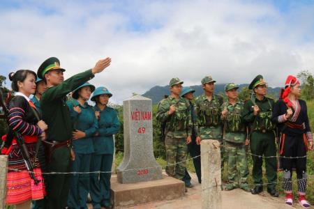 Điểm tựa nơi biên giới