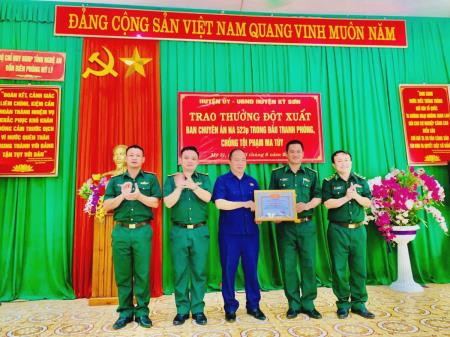 Nghệ An: Trao thưởng thành tích đấu tranh phòng, chống ma túy
