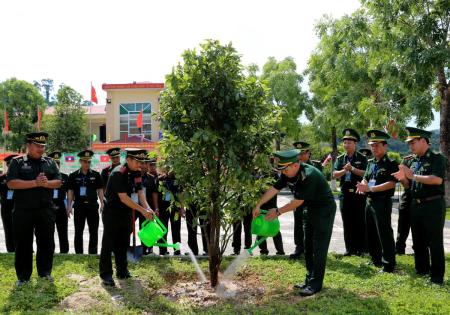 Chương trình Giao lưu sĩ quan trẻ Biên phòng Việt Nam - Lào lần thứ 2 thành công tốt đẹp