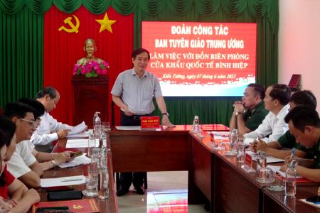 Đoàn công tác Ban Tuyên giáo Trung ương làm việc tại Đồn Biên phòng cửa khẩu quốc tế Bình Hiệp