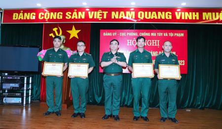 Cán bộ phòng, chống ma túy và tội phạm tiêu biểu trong học tập và làm theo lời Bác